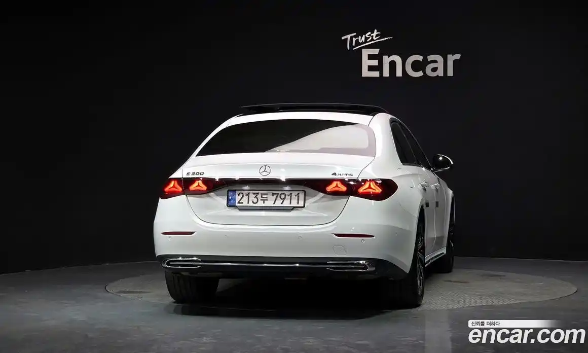 Mercedes-Benz E-Class 2024 2.0 автомат (гидро), фото 4