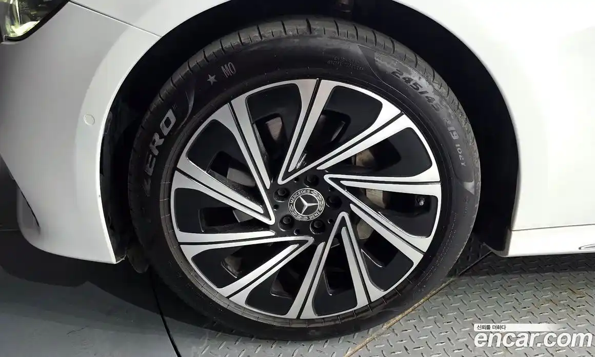 Mercedes-Benz E-Class 2024 2.0 автомат (гидро), фото 5
