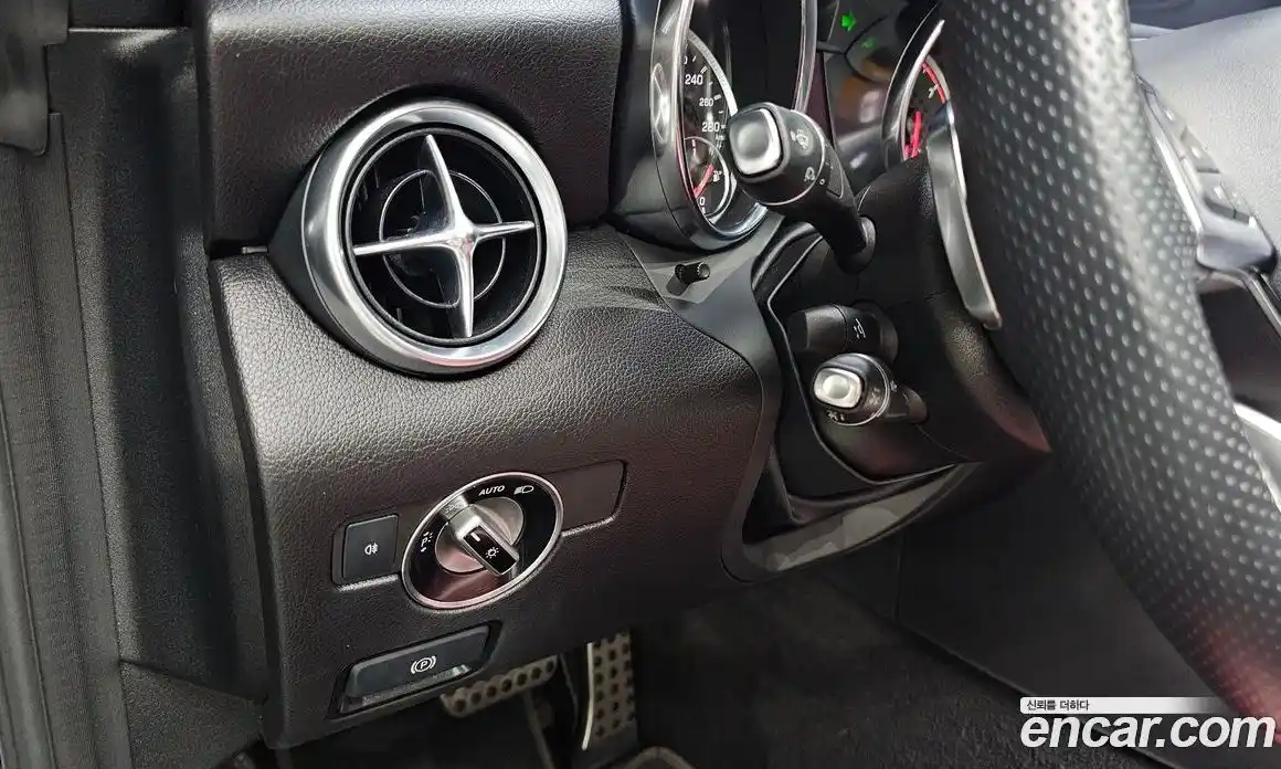 Mercedes-Benz SLC-Class 2017 3.0 гидро, фото 22 Mercedes-Benz SLC-Class 2017 3.0 гидро, фото 22