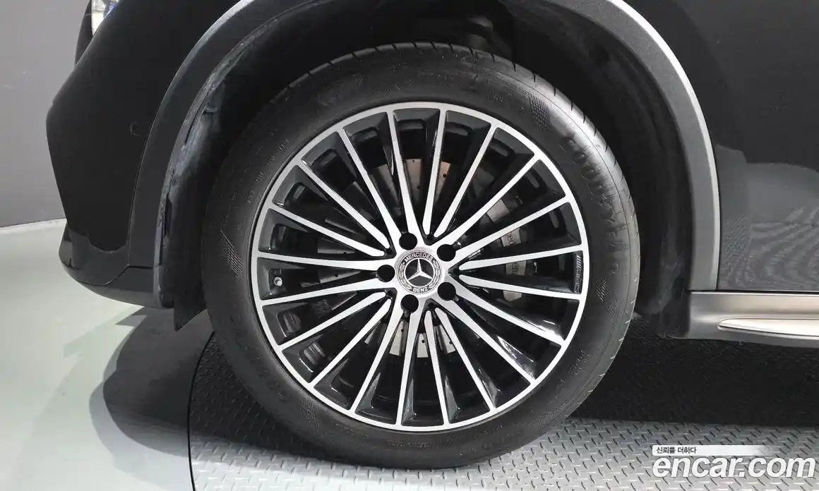 Mercedes-Benz GLC-Class 2023 2.0 гидро, фото 5