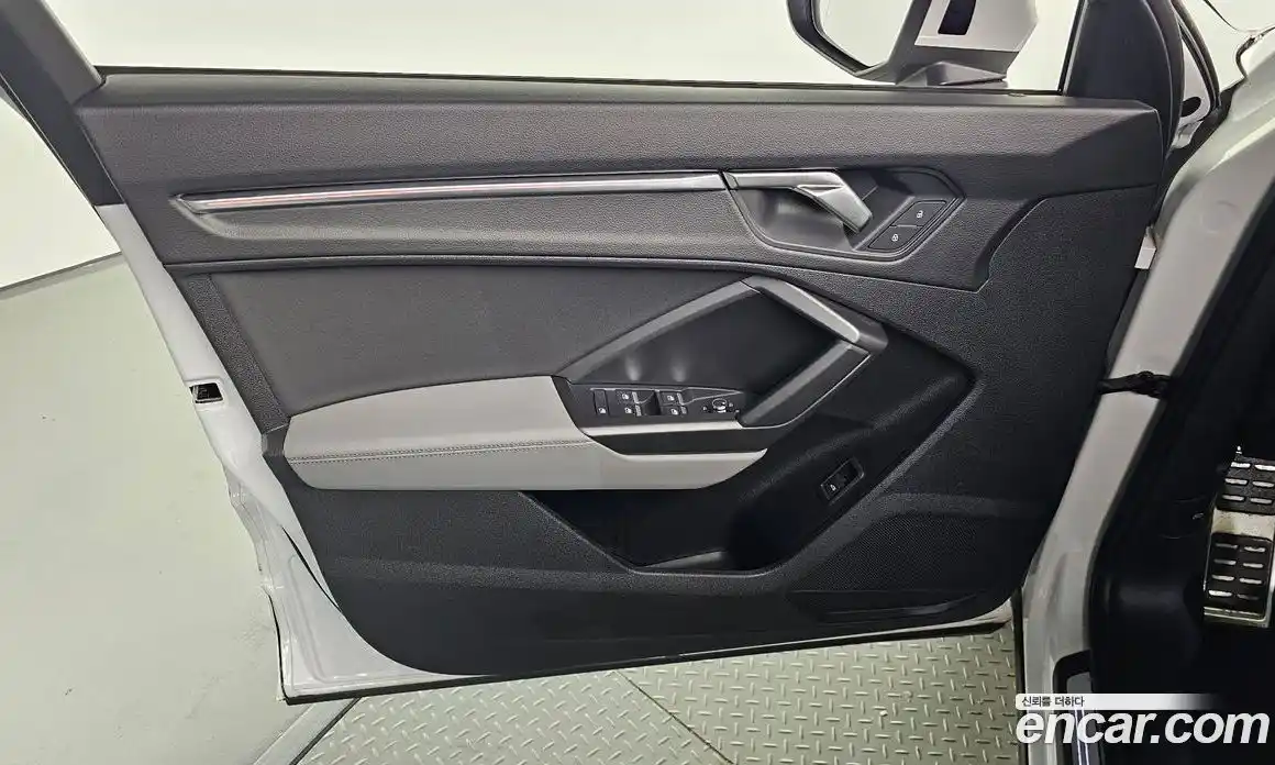 Audi Q3 2023 2.0 автомат (гидро), фото 14