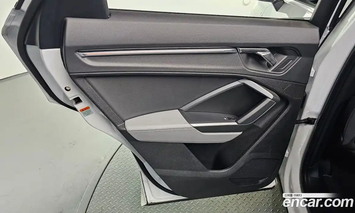 Audi Q3 2023 2.0 автомат (гидро), фото 15