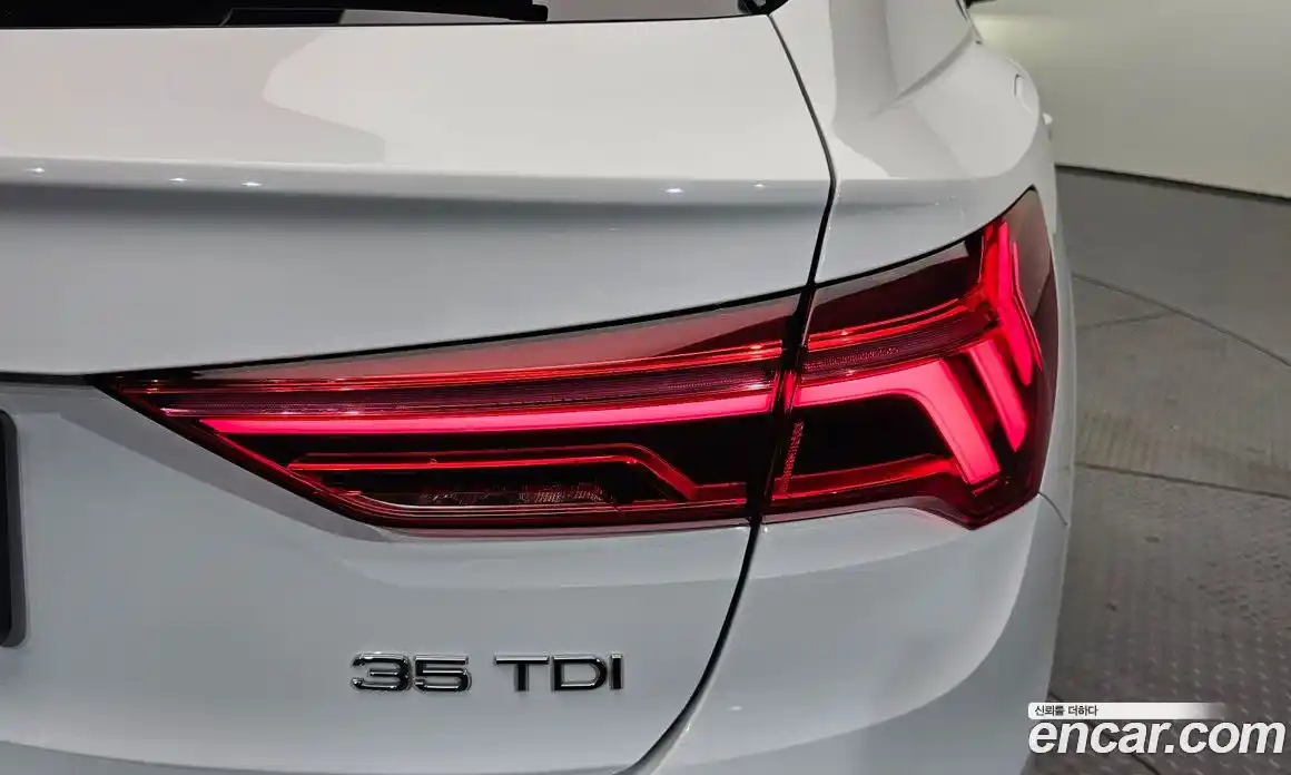 Audi Q3 2023 2.0 автомат (гидро), фото 9