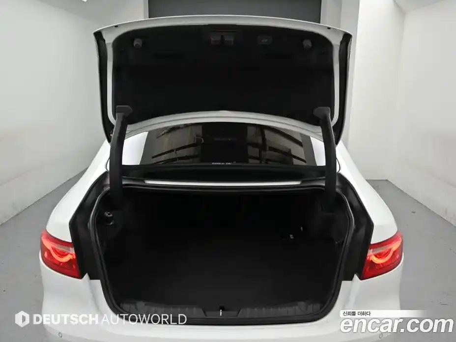 Jaguar XF 2018 2.0 автомат (гидро), фото 19 Jaguar XF 2018 2.0 автомат (гидро), фото 19