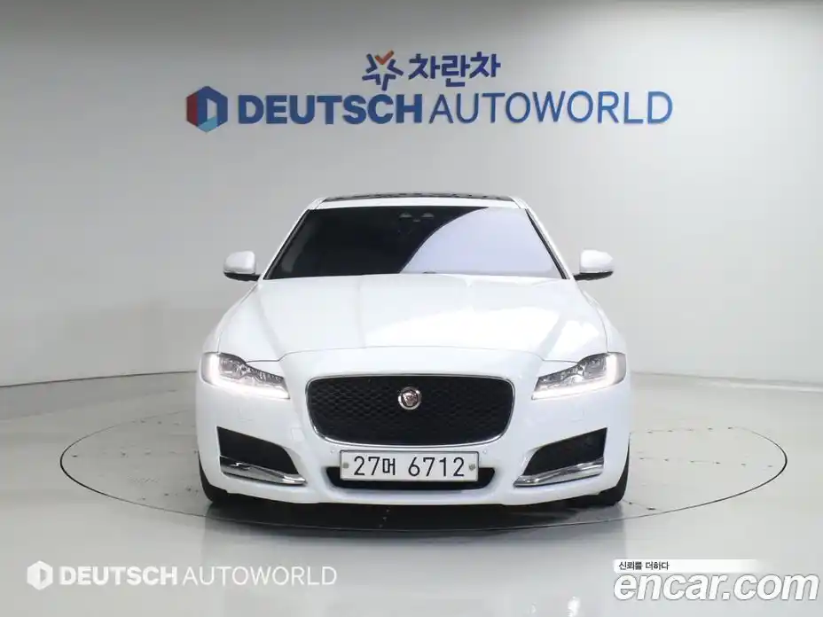 Jaguar XF 2018 2.0 автомат (гидро), фото 3 Jaguar XF 2018 2.0 автомат (гидро), фото 3