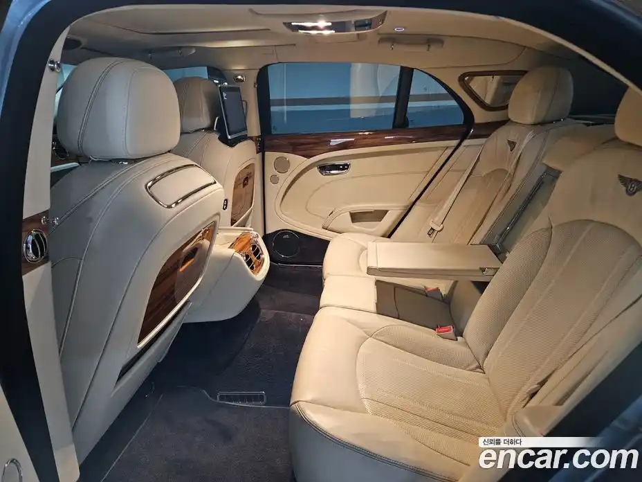Bentley Mulsanne 2017 6.8 автомат (гидро), фото 8 Bentley Mulsanne 2017 6.8 автомат (гидро), фото 8