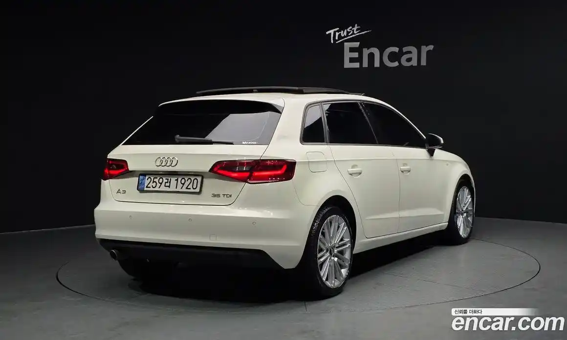 Audi A3 2015 1.6 автомат (гидро), фото 2
