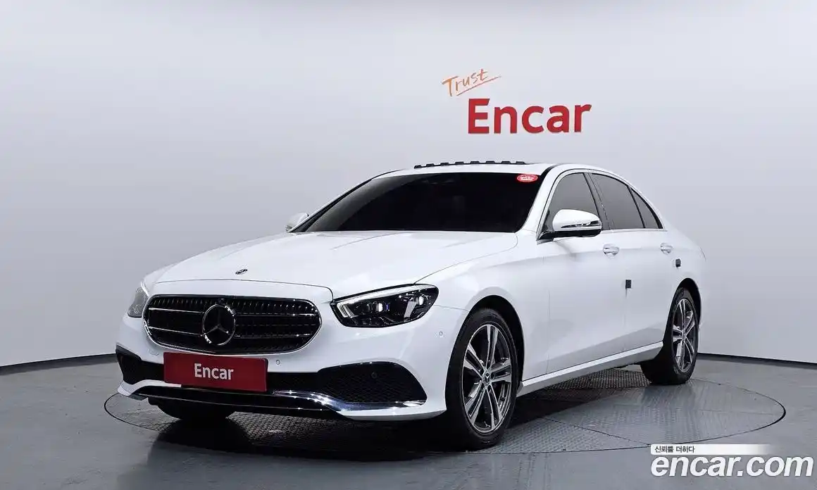 Mercedes-Benz E-Class 2022 2.0 автомат (гидро), фото 1