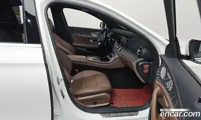 Mercedes-Benz E-Class 2022 2.0 автомат (гидро), миниатюра 11