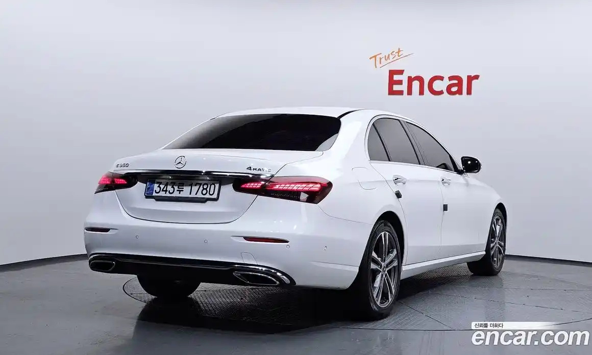 Mercedes-Benz E-Class 2022 2.0 автомат (гидро), фото 2