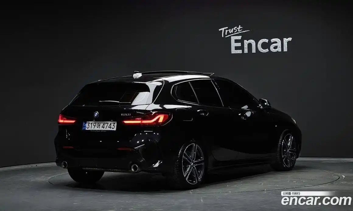 BMW 1 серия 2022 2.0 автомат (гидро), фото 2