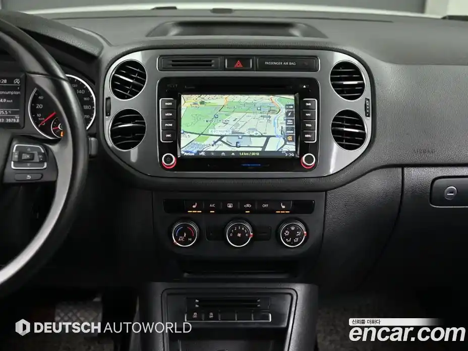 Volkswagen Tiguan 2015 2.0 автомат (гидро), фото 14