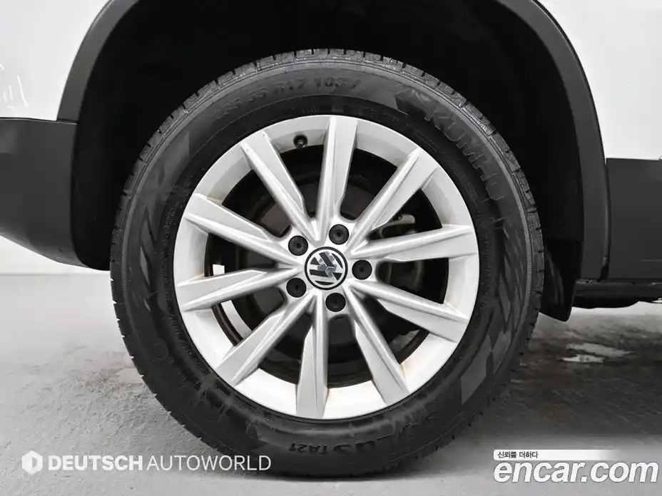 Volkswagen Tiguan 2015 2.0 автомат (гидро), фото 5