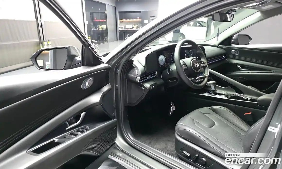 Hyundai Avante 2024 1.6 автомат (гидро), фото 13