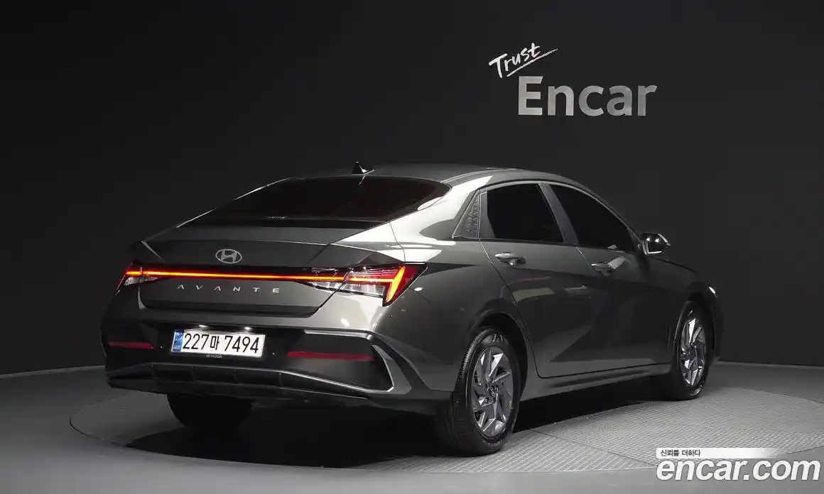 Hyundai Avante 2024 1.6 автомат (гидро), фото 2