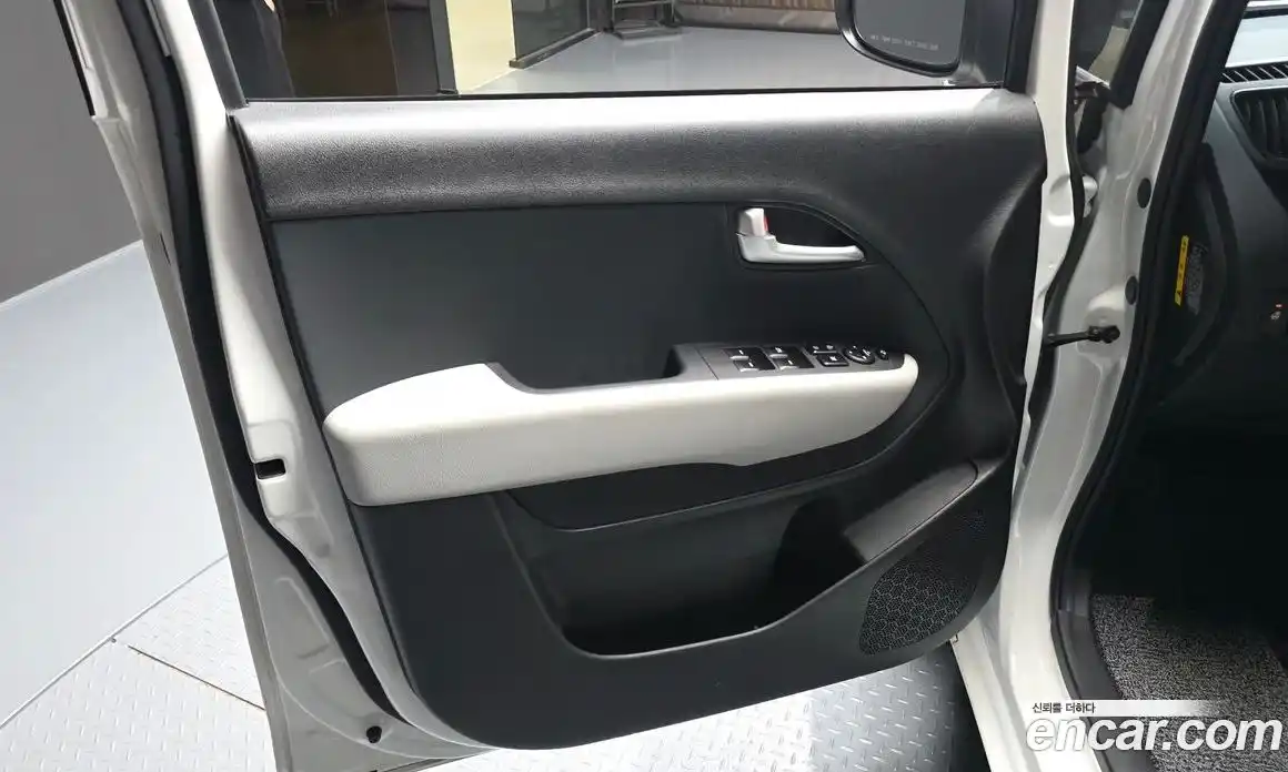 Kia Ray 2024 1.0 автомат (гидро), фото 14