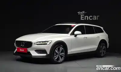 Volvo V60, 2021, 75 163 км