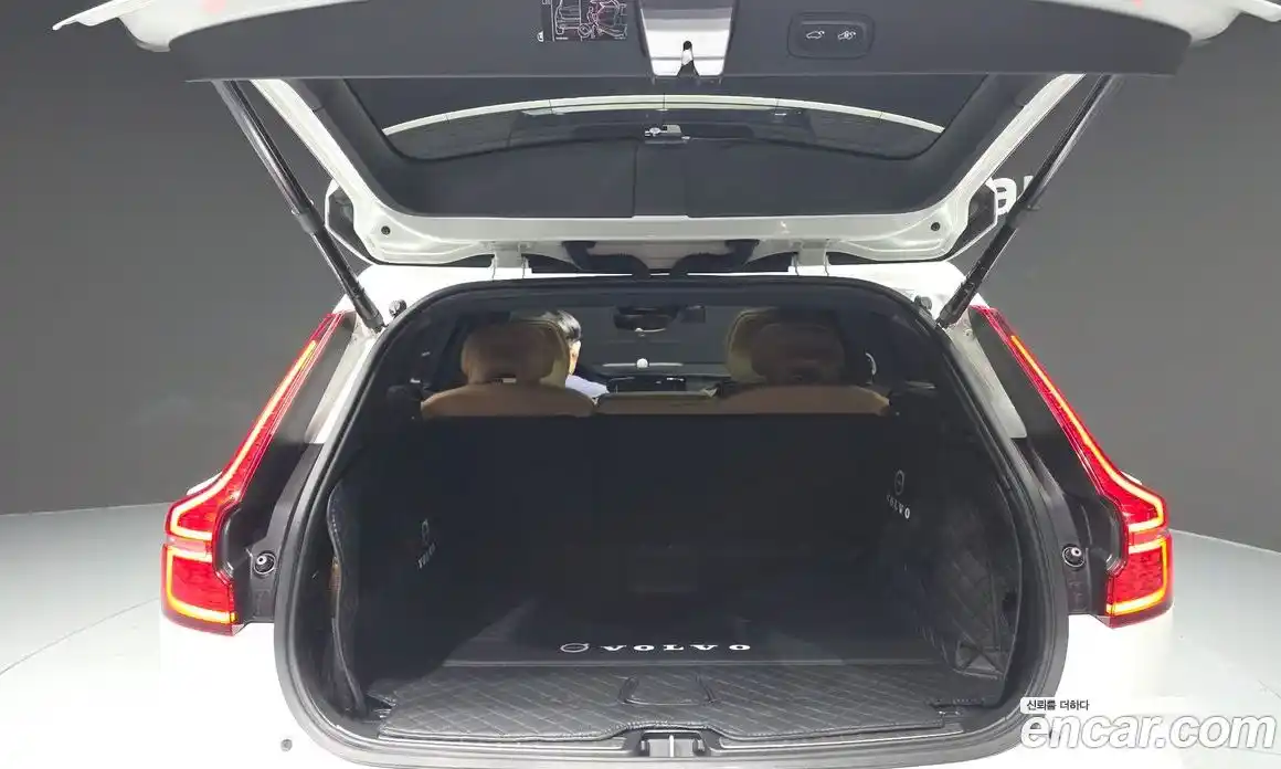 Volvo V60 2021 2.0 автомат (гидро), фото 26