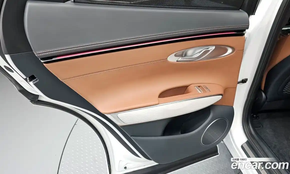 Genesis GV70 2025 2.5 автомат (гидро), фото 13