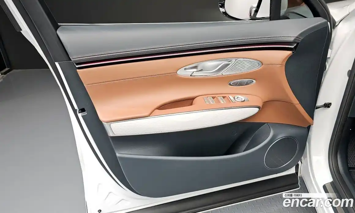 Genesis GV70 2025 2.5 автомат (гидро), фото 15