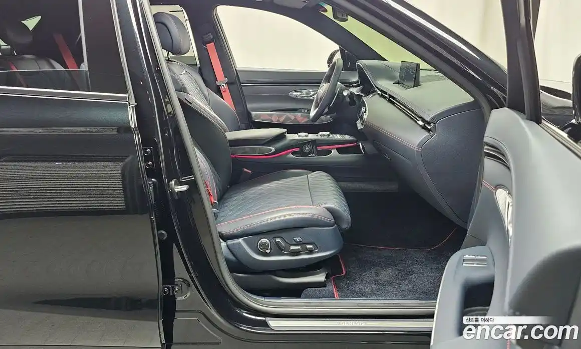 Genesis GV70 2023 2.5 автомат (гидро), фото 16