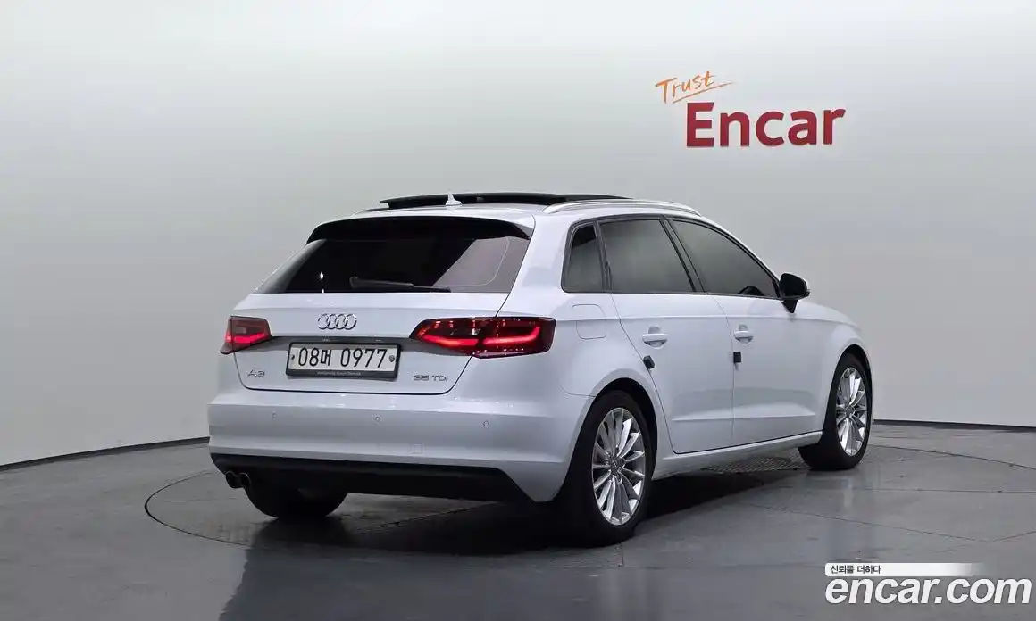 Audi A3 2015 2.0 автомат (гидро), фото 2
