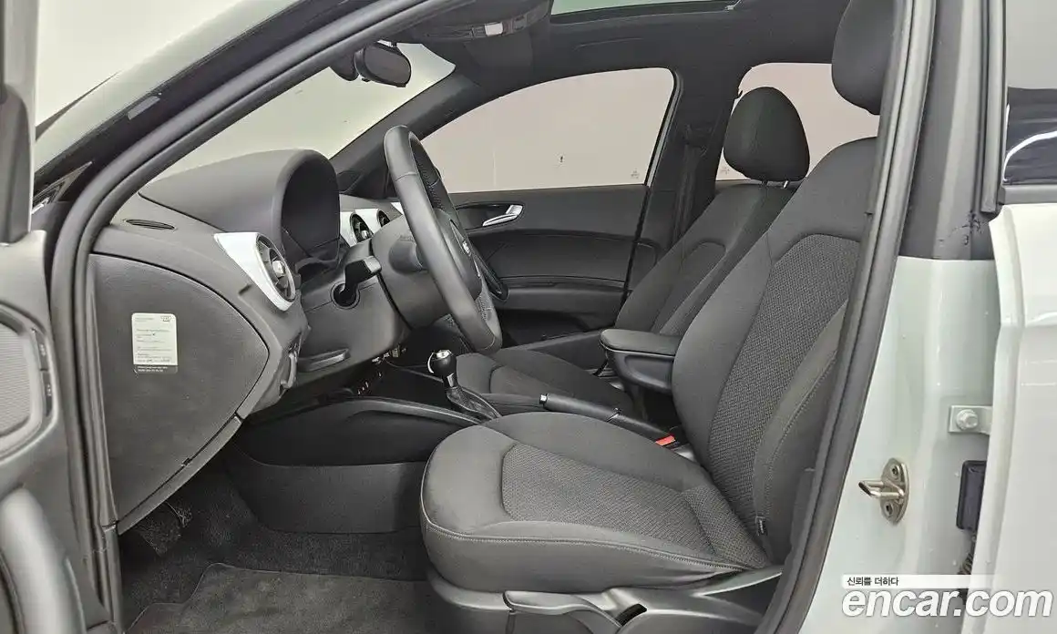 Audi A1 2013 1.6 автомат (гидро), фото 10