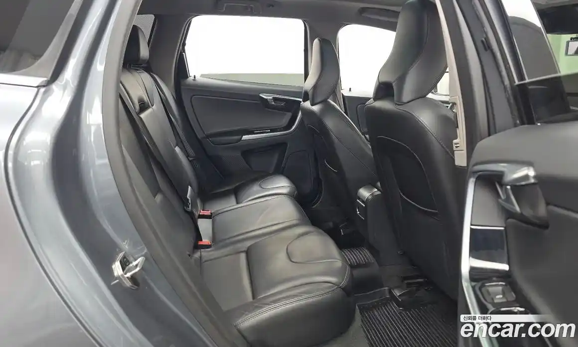 Volvo XC60 2016 2.0 автомат (гидро), фото 12