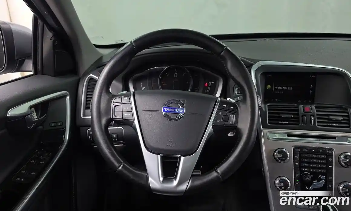 Volvo XC60 2016 2.0 автомат (гидро), фото 13