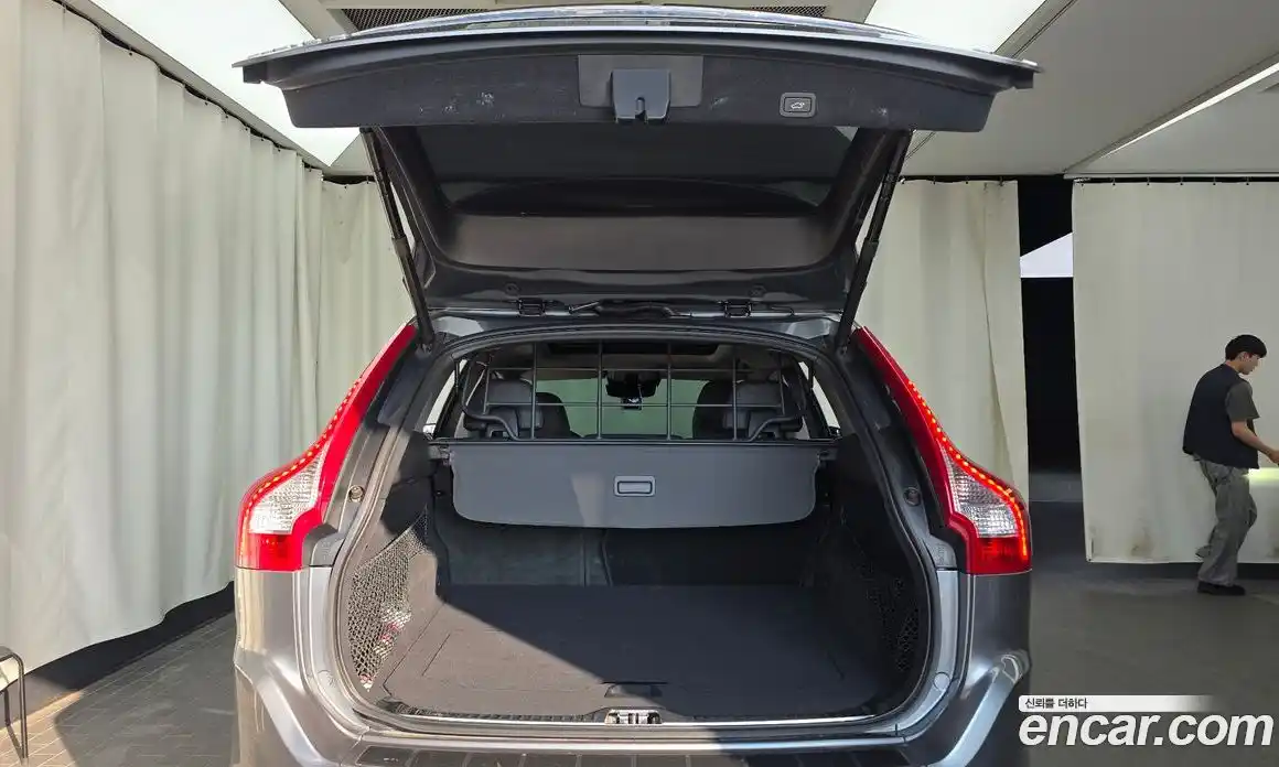 Volvo XC60 2016 2.0 автомат (гидро), фото 20