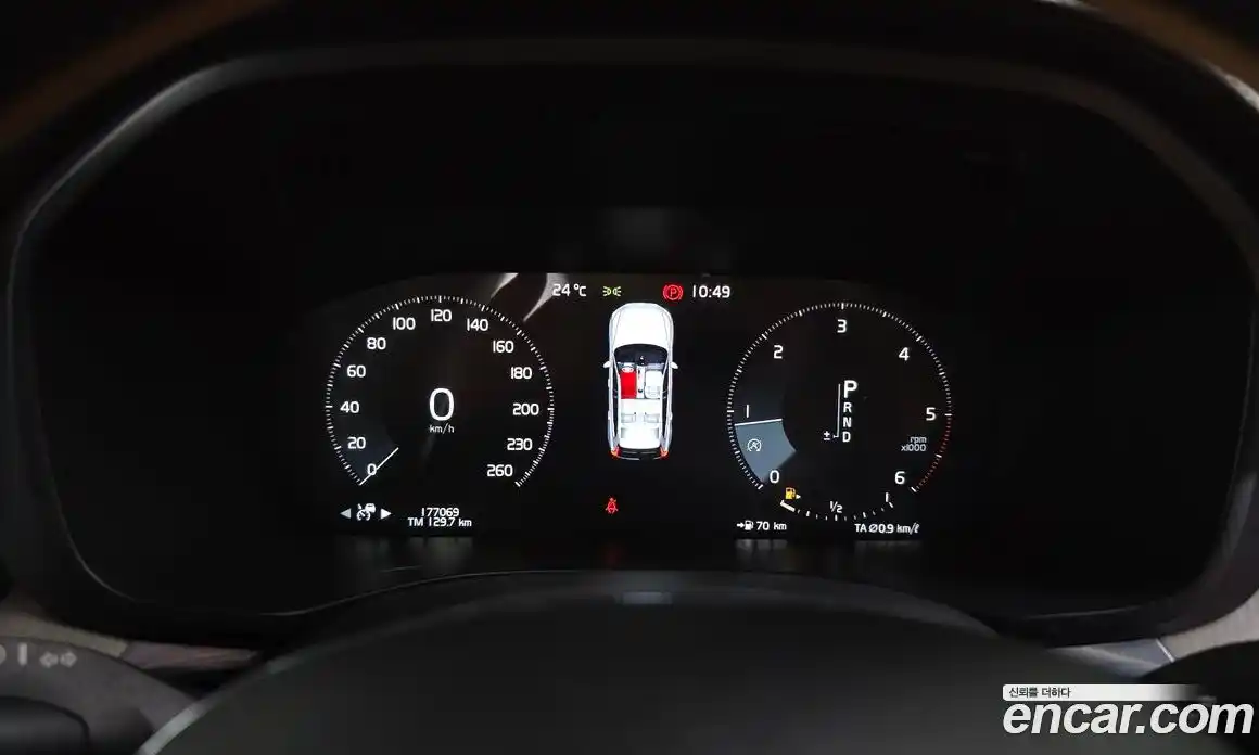Volvo XC60 2018 2.0 автомат (гидро), фото 8