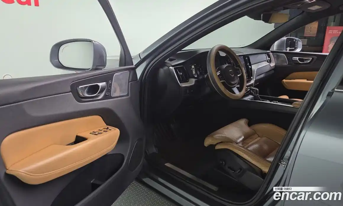 Volvo XC60 2018 2.0 автомат (гидро), фото 10