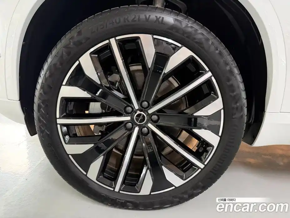 Volvo XC90 2025 2.0 автомат (гидро), фото 5