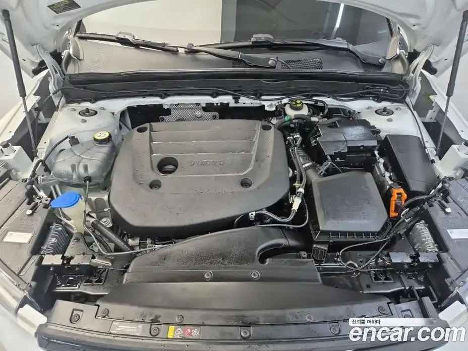 Volvo XC40 2021 2.0 автомат (гидро), фото 13