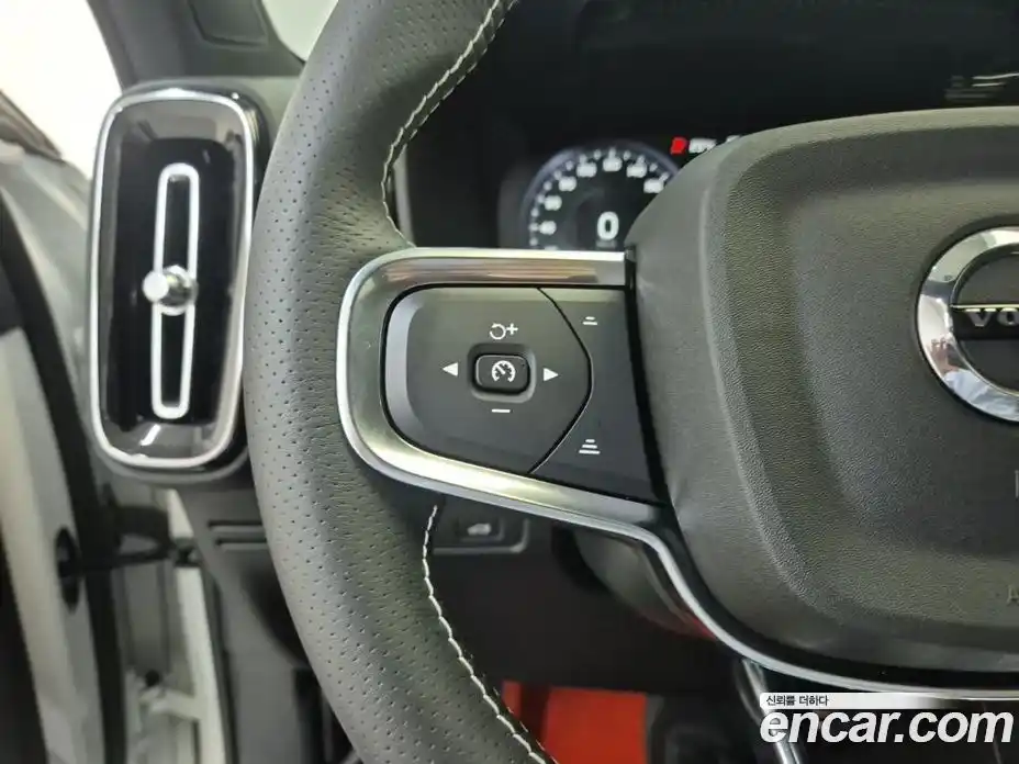 Volvo XC40 2021 2.0 автомат (гидро), фото 16