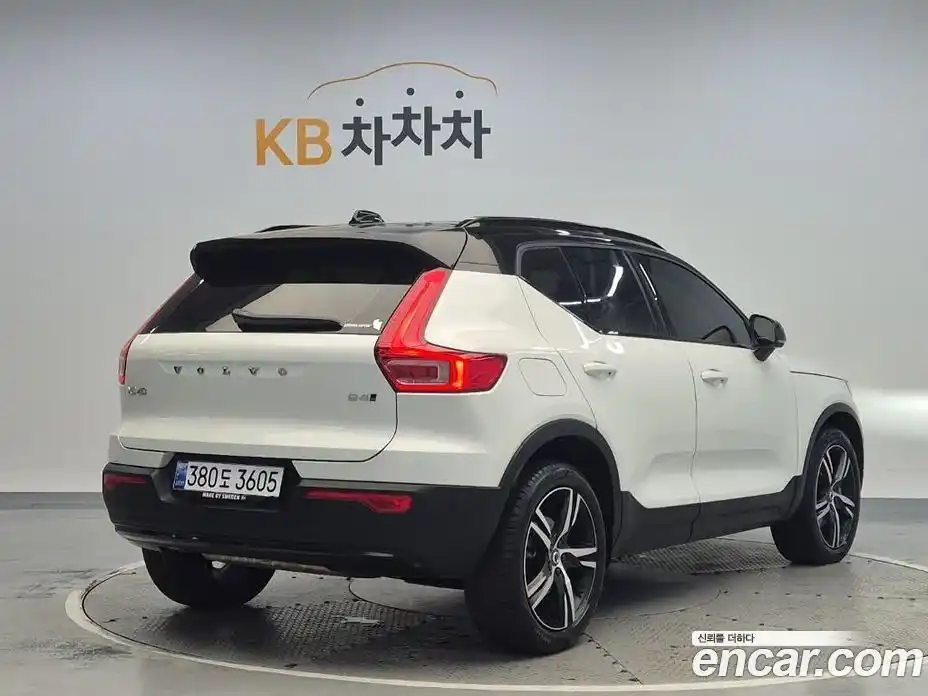 Volvo XC40 2021 2.0 автомат (гидро), фото 3
