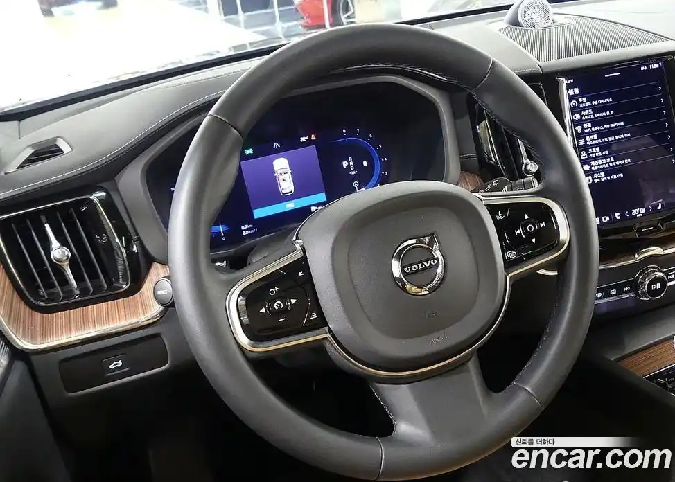 Volvo XC60 2023 2.0 автомат (гидро), фото 12