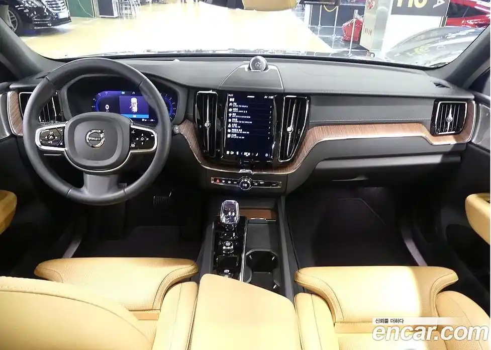 Volvo XC60 2023 2.0 автомат (гидро), фото 7