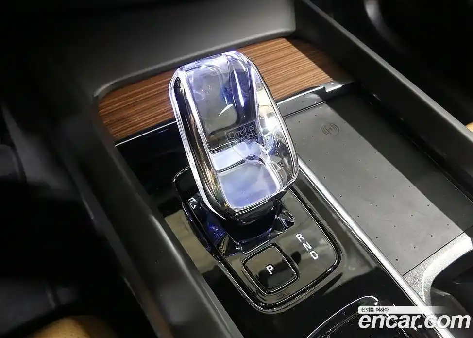 Volvo XC60 2023 2.0 автомат (гидро), фото 9