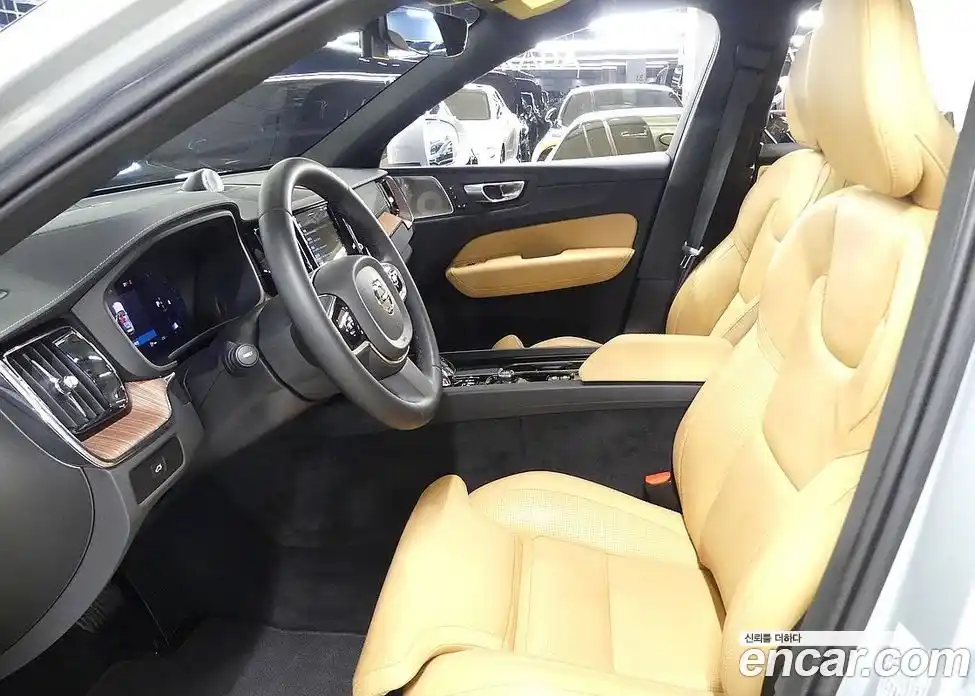 Volvo XC60 2023 2.0 автомат (гидро), фото 10