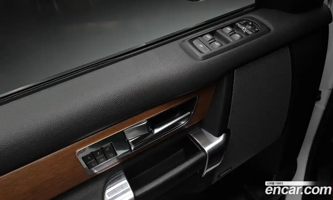 Land Rover Discovery 2015 3.0 автомат (гидро), фото 17