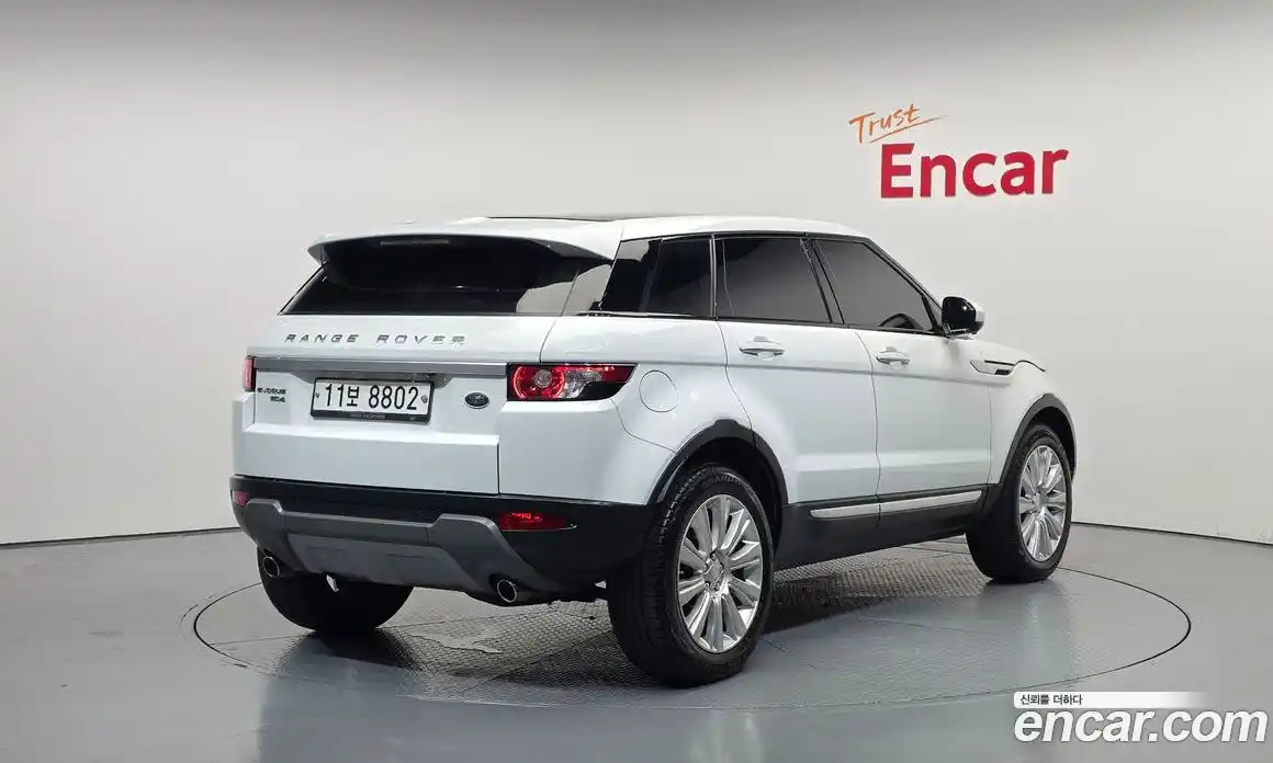 Land Rover Range Rover Evoque 2015 2.2 автомат (гидро), фото 2