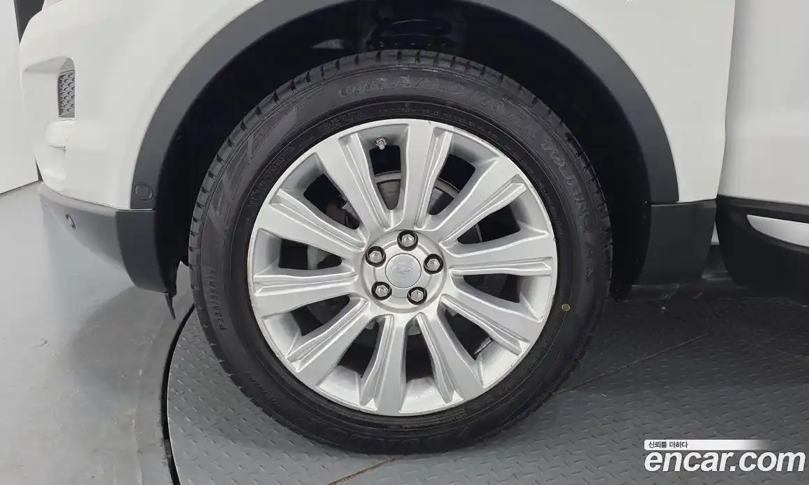 Land Rover Range Rover Evoque 2015 2.2 автомат (гидро), фото 5