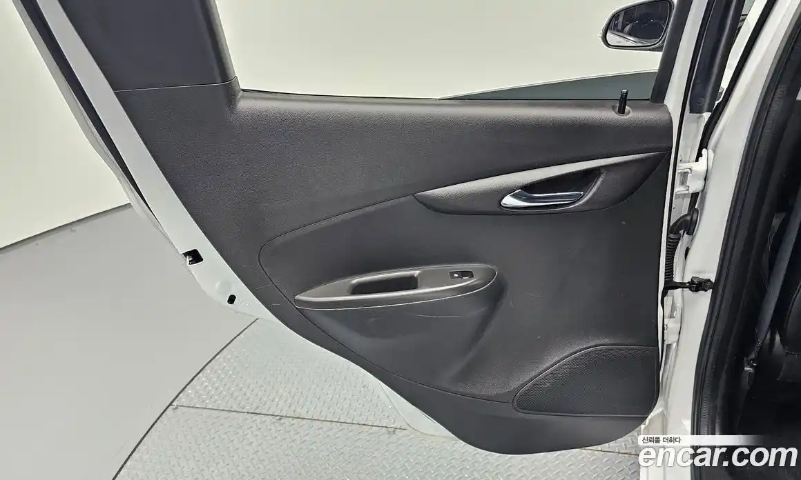 Chevrolet Spark 2022 1.0 автомат (гидро), фото 15
