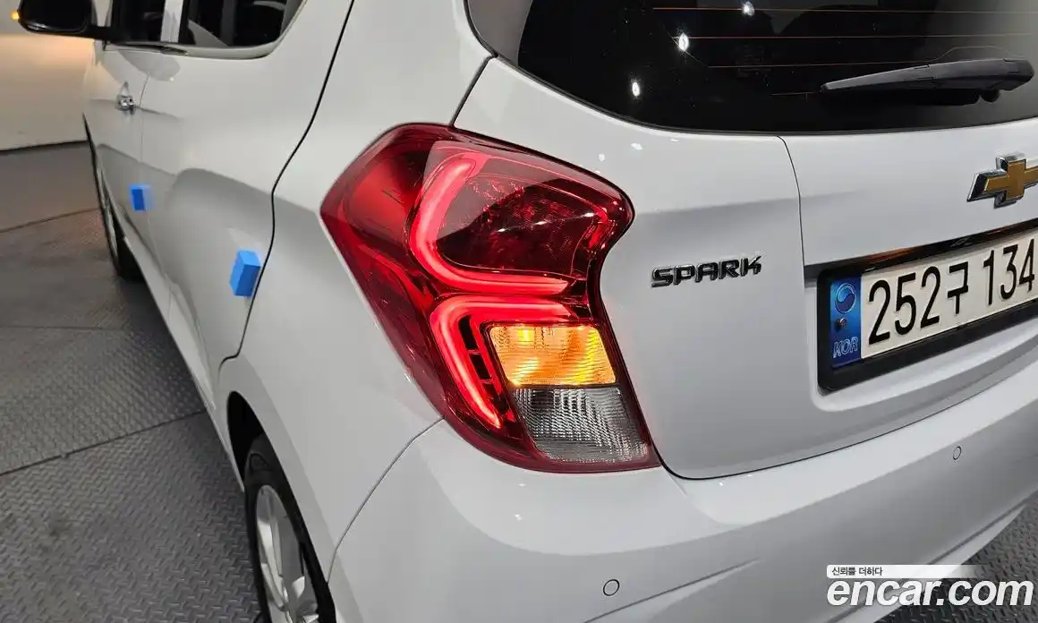 Chevrolet Spark 2022 1.0 автомат (гидро), фото 9