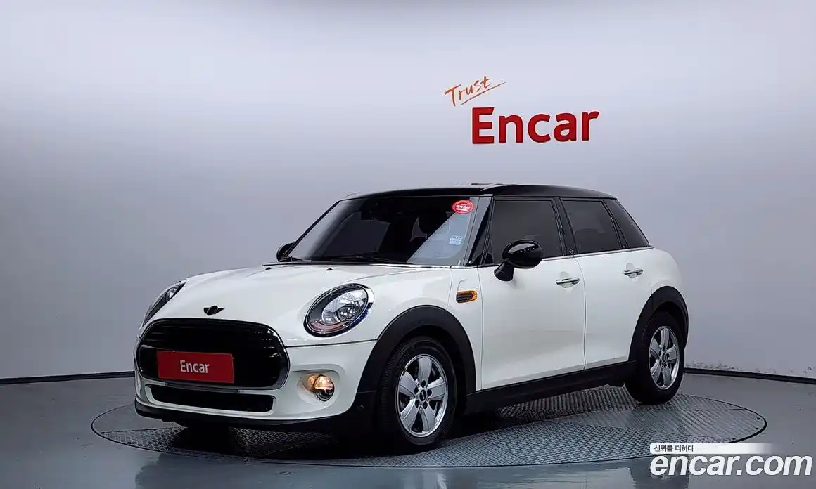 Mini Cooper 2016 1.5 автомат (гидро), фото 1
