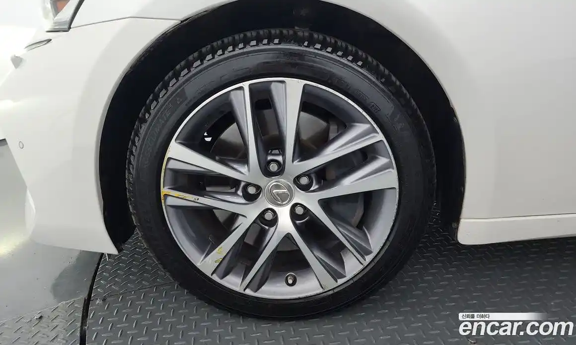 Lexus IS 2017 2.0 автомат (гидро), фото 5