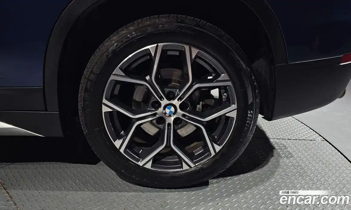 BMW X1 2021 2.0 автомат (гидро), фото 7