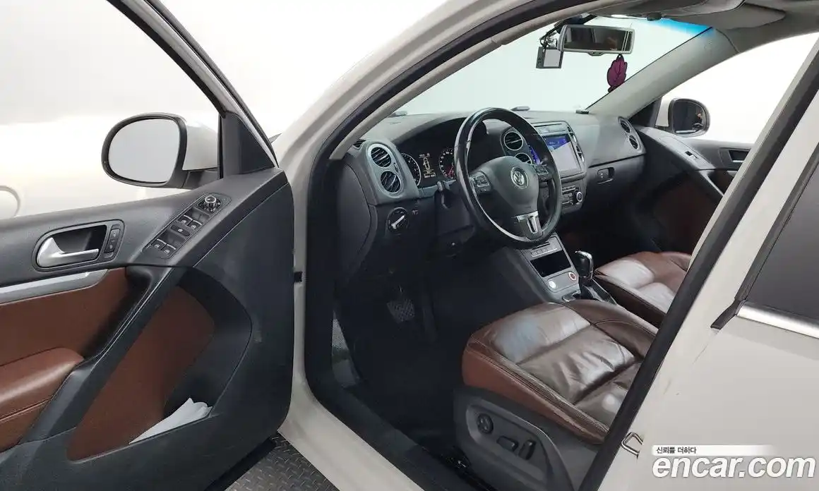 Volkswagen Tiguan 2012 2.0 автомат (гидро), фото 12