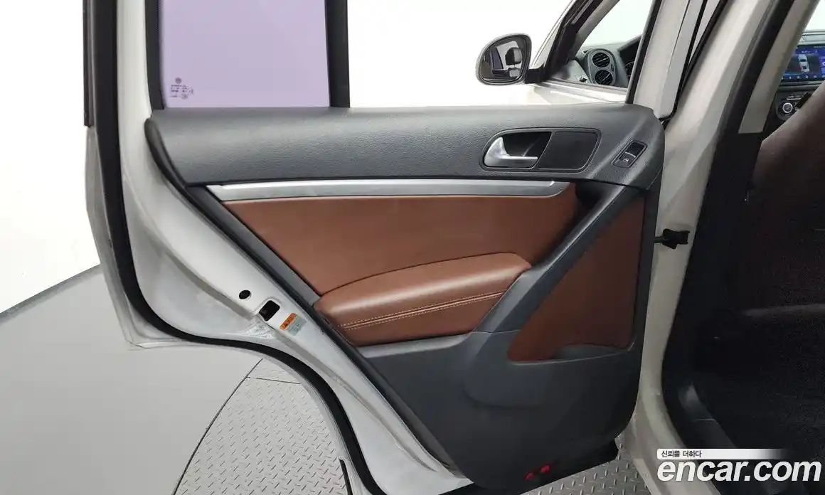 Volkswagen Tiguan 2012 2.0 автомат (гидро), фото 14